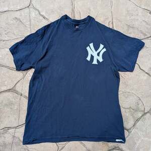 Majestic New York Yankees "Bird" #33 T-Shirt.
